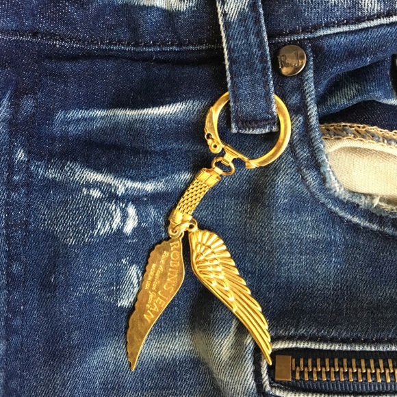 Robin's Jeans - Picture 3 of 4