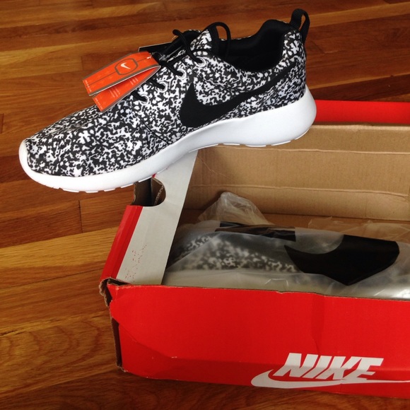 Nike Rosherun (snow flower) women's