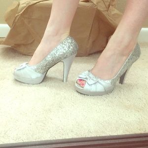 Retro pin up silver sequin heels!