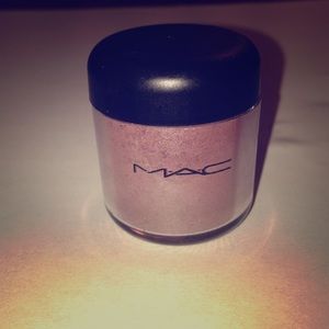 Rare MAC cosmetics pigment, limited edition!