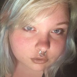 Meet your Posher, Caroline