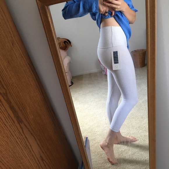Lululemon gorgeous grey/white cropped yoga pants
