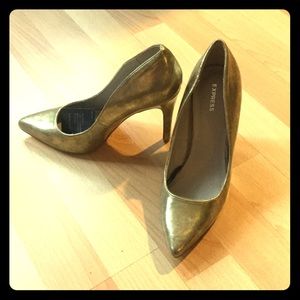 Gorgeous Gold Metallic Heels Size 7.5