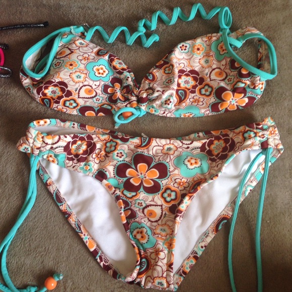 Bikini - Picture 1 of 1