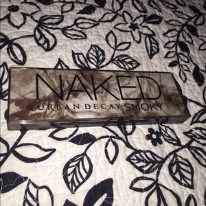 Urban Decay Naked Smoky Pallet✨