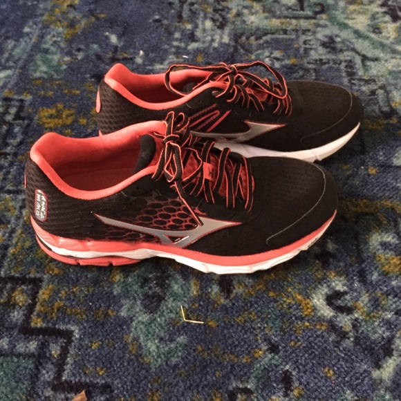 Women's Mizuno running shoes