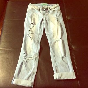 YMI distressed capris 💕💕