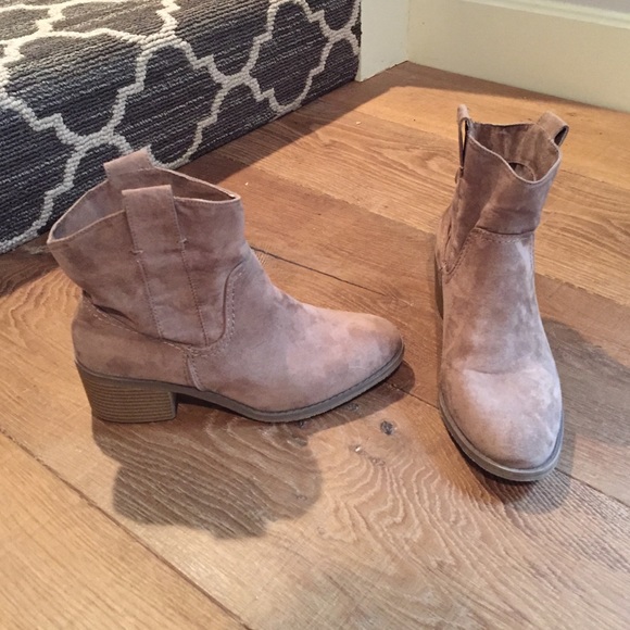 Tan ankle boots! Worn 1 time!!!