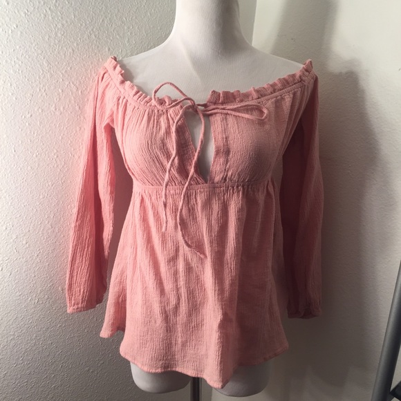Off the shoulder keyhole top