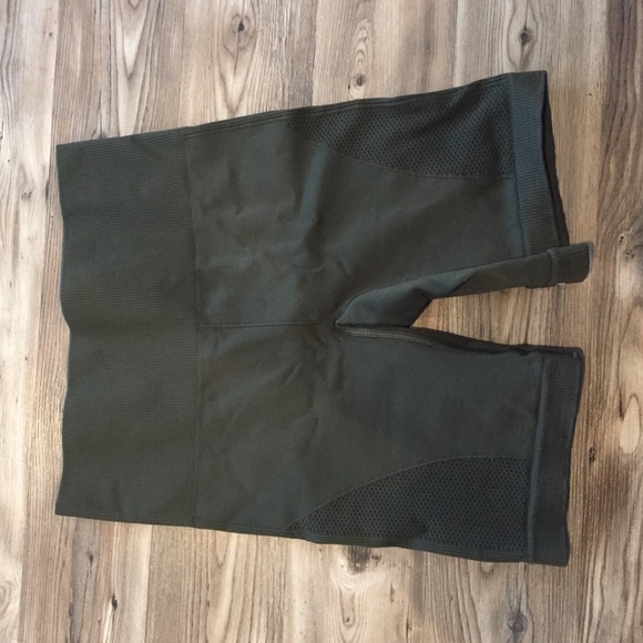 NEVER WORN Lululemon shorts
