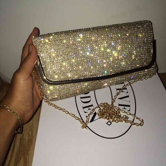 Heels+Clutch - Picture 3 of 4