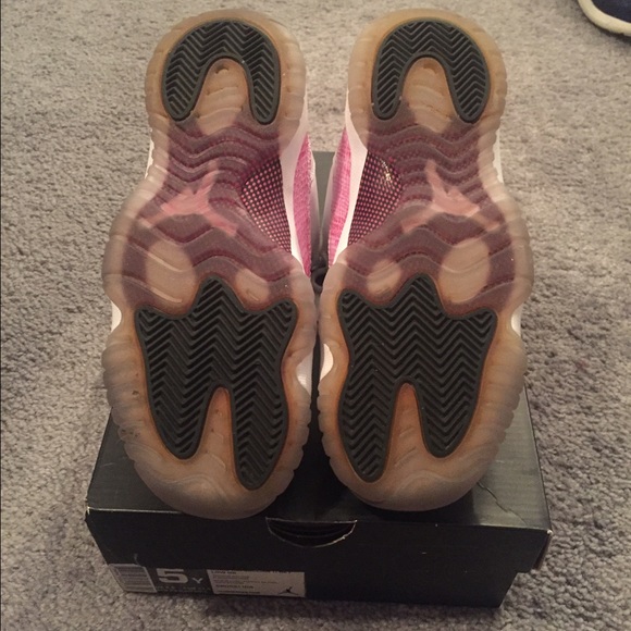 ‼️SOLD‼️ Jordan 11 low pink snakeskin - Picture 4 of 4