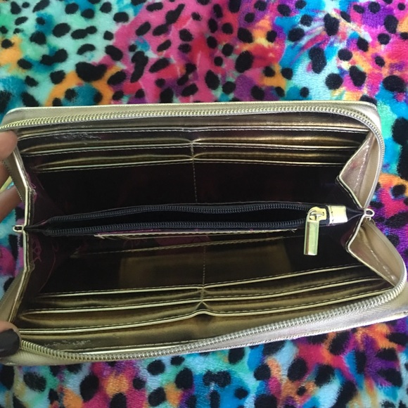 "Be Mine" Betsey Johnson wallet - Picture 2 of 4