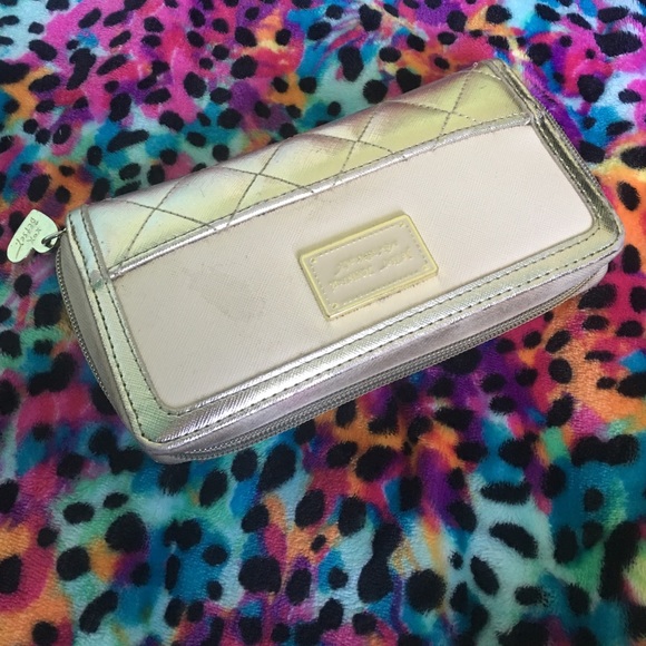 "Be Mine" Betsey Johnson wallet - Picture 4 of 4