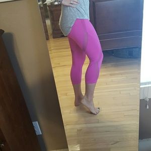 Sz 6 Lululemon Hot Pink Mesh Cut-out Capris