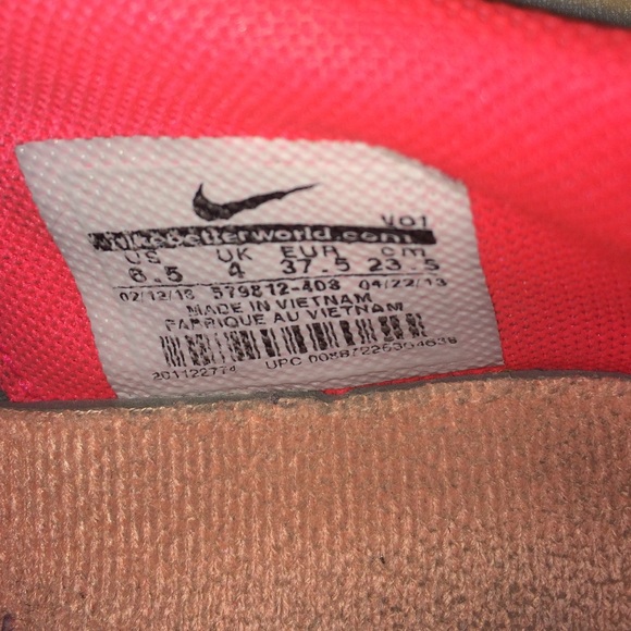 SALE‼️‼️ TRADE?¿ Coral/grey NIKE running shoes!! - Picture 3 of 3