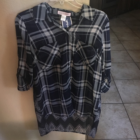 quarter sleeve plaid/aztec blouse