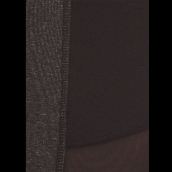 1 left Active leggings with pockets. - Picture 3 of 4