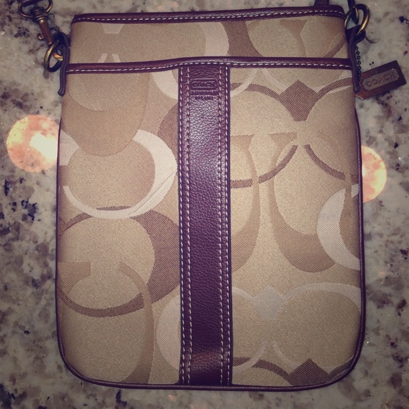 Coach side bag, in great condition!