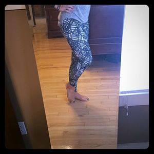 Sz 6 Lululemon yoga leggings
