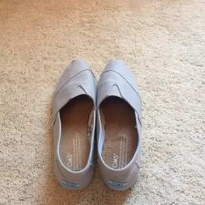 Gray Toms