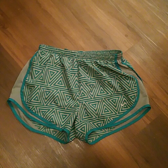 Medium Nike Tempo Shorts