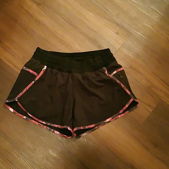 Lululemon tracker shorts size 8