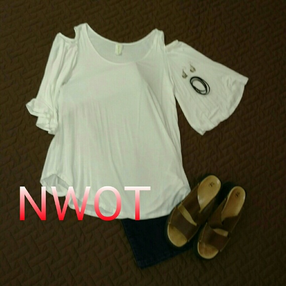 Open Gates size L ivory cold shoulder top