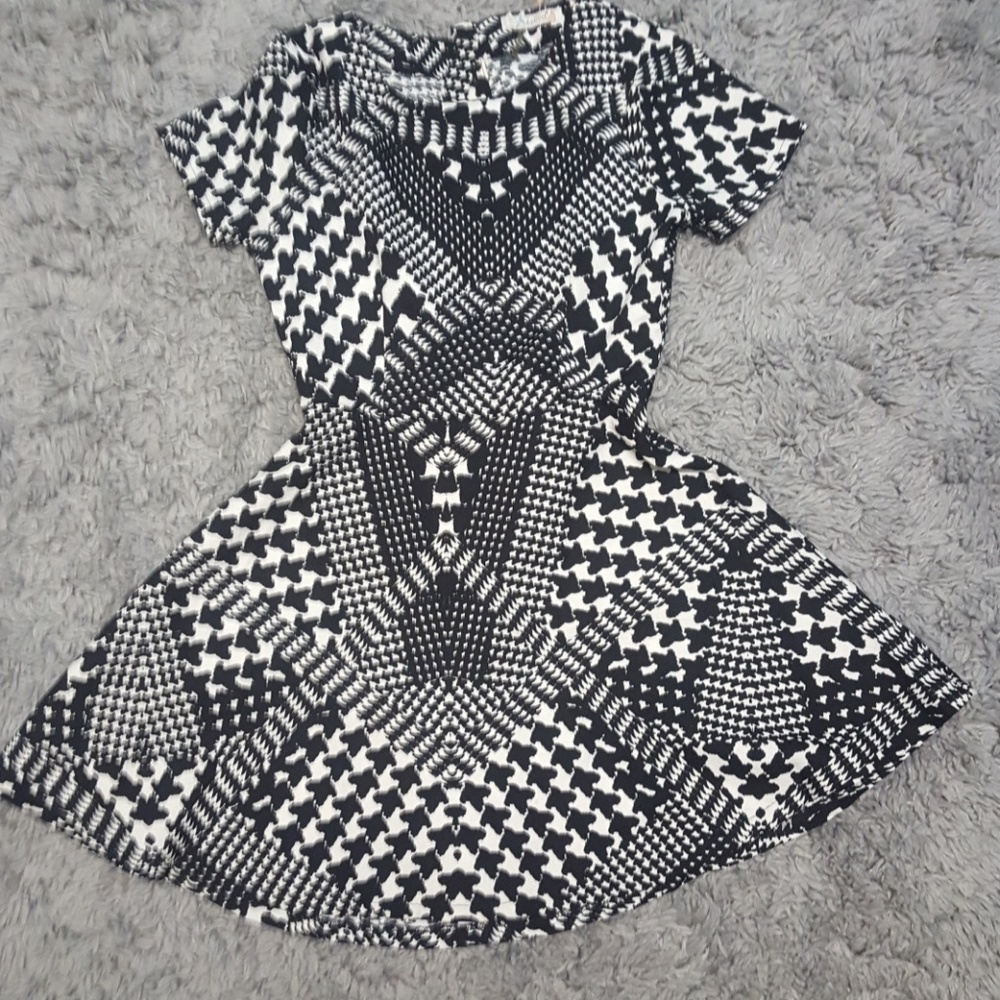 Black and white Print skater dress round neckline knee length juniors