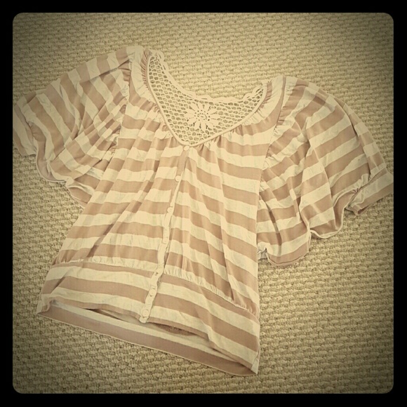 Latte & Cream Billow-Sleeve Button-Up Blouse - Picture 1 of 4
