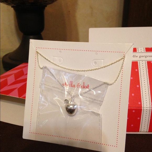 Stella and Dot "Apple of My Eye" Necklace
