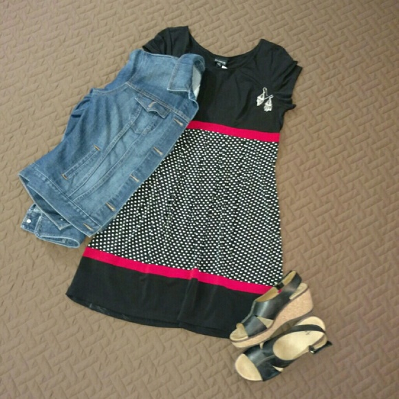 Enfocus size L cap sleeve black dress with red