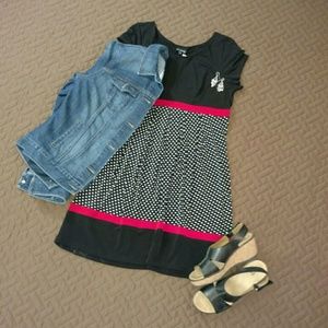 Enfocus size L cap sleeve black dress with red