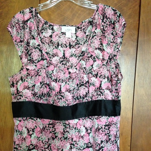 Ann Taylor Loft capped sleeved blouse