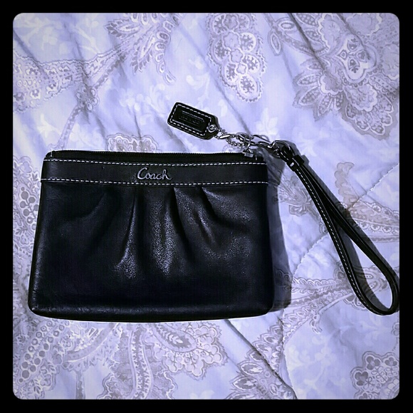 Coach wristlet - Picture 1 of 1