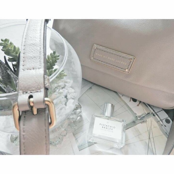 $388 MARC BY MARC JACOBS CROSS BODY BAG IN CEMENT - Picture 2 of 4