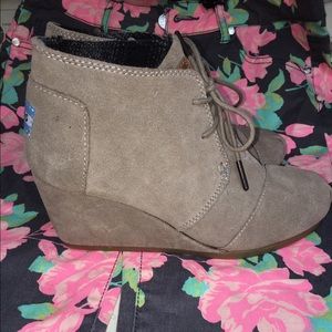 Toms suede wedge Booties/for buyer @rachadach