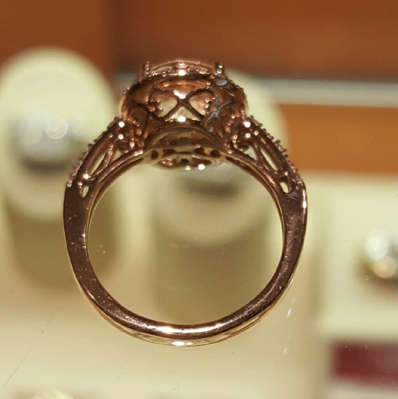 Ring - Picture 2 of 4