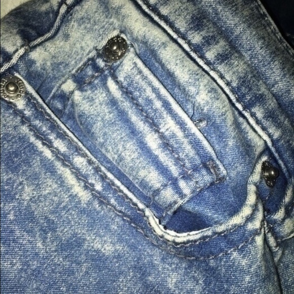 Mudd High-Waisted Acid Wash Jeans - Picture 3 of 4