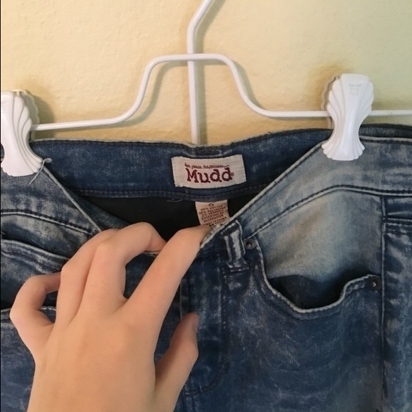 Mudd High-Waisted Acid Wash Jeans - Picture 4 of 4