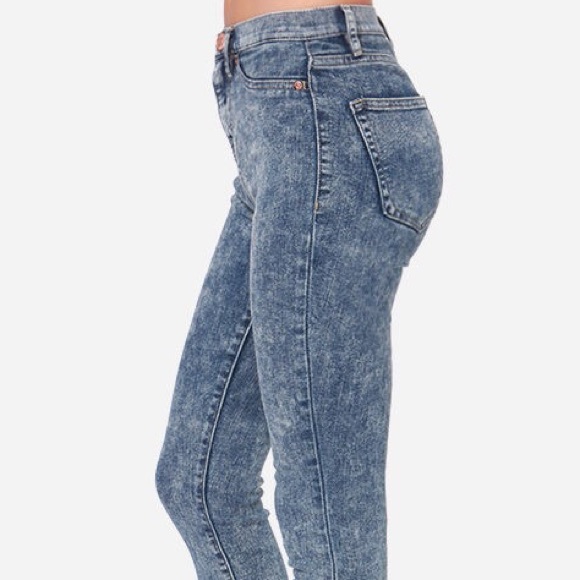 Mudd High-Waisted Acid Wash Jeans - Picture 1 of 4
