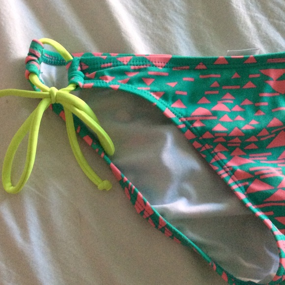 Billabong bottoms - Picture 2 of 3