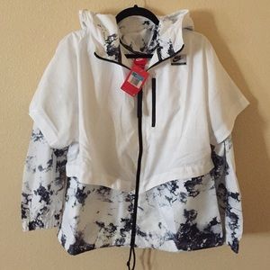Nike International Windbreaker Womens