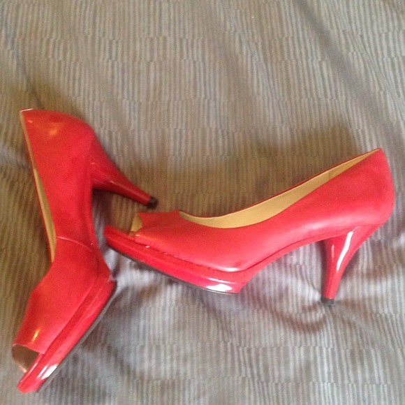 Red peep toe heels - Picture 2 of 3