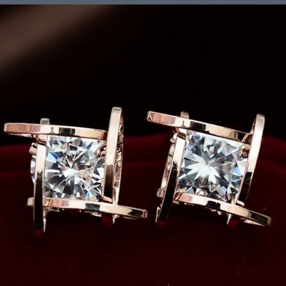 Beautiful Zircon gold colored earrings - Picture 1 of 4