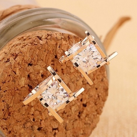 Beautiful Zircon gold colored earrings - Picture 2 of 4