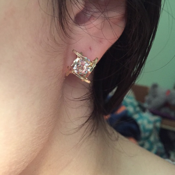 Beautiful Zircon gold colored earrings - Picture 4 of 4