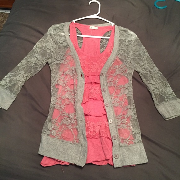 Beautiful lace and ruffle top💝