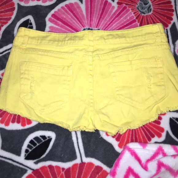 Shorts - Picture 2 of 3