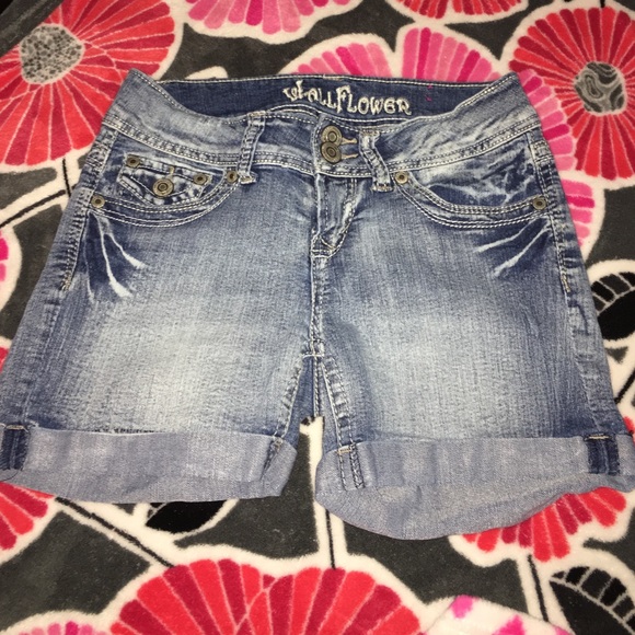 Shorts - Picture 1 of 3